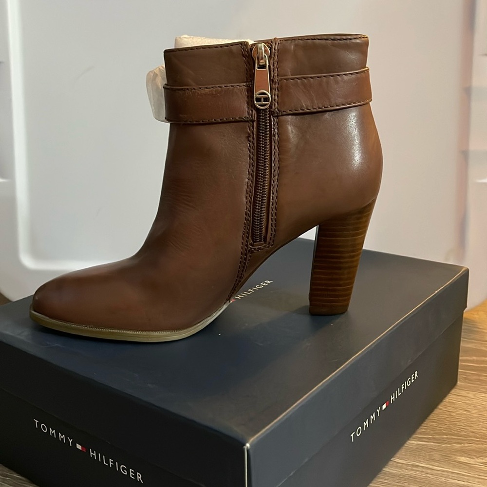 NEW!  Tommy Hilfiger Leather boots.  Size 8